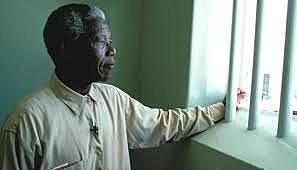 MANDELA ES ENCARCELADO