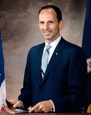 Astronaut Theodore Freeman dies