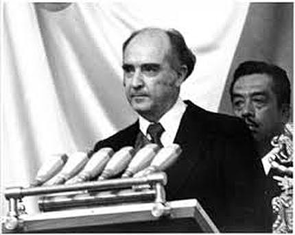 Ofreció la embajada a Luis Echeverría, quien prefirió la representación de México ante la UNESCO, con sede en París, en donde permaneció hasta: