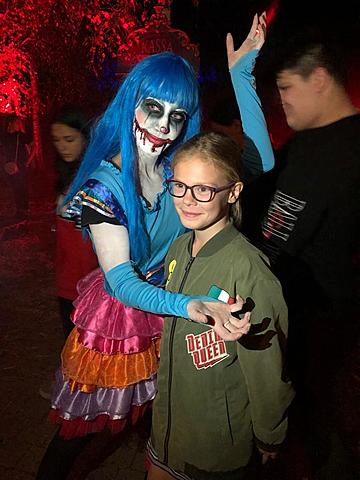 Toverland Halloween, met me on stage lerares Kyara die daar acteur was