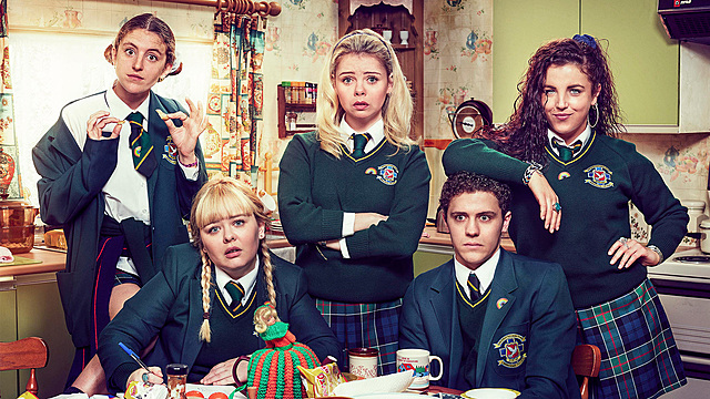 Netflix: Derry Girls, S01E01 + E02
