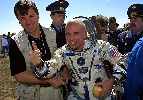 Primer turista espacial