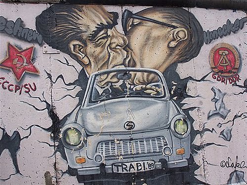 BLOKE KOMUNISTAREN AMAIERA. ALEMANIAR BATZE-PROZESUAREN HASIERA