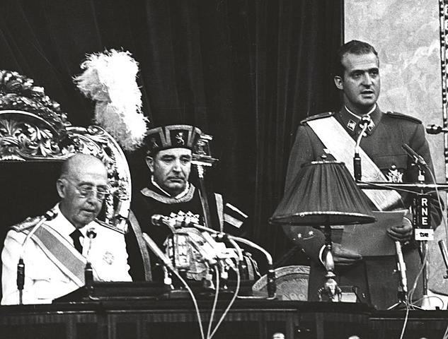 El príncipe Juan Carlos, designado sucesor de Franco.