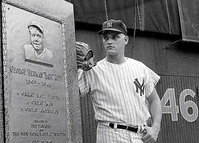 Roger Maris of the Yankees breaks Babe Ruth’s single season home run record