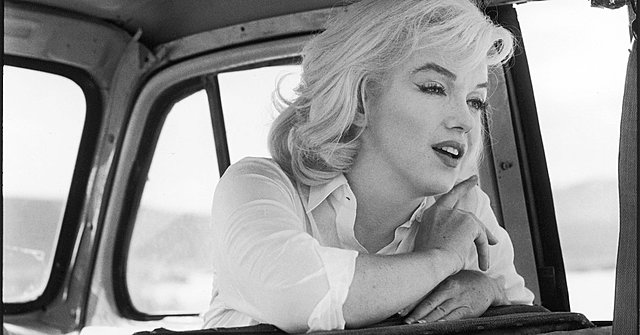 Marilyn Monroe dies