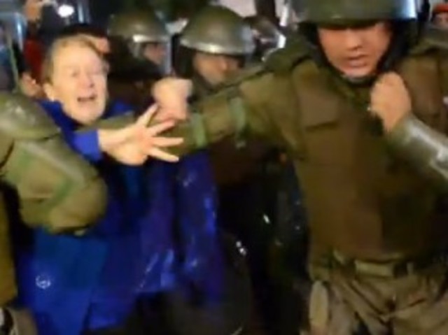 Fuerte disputa entre Carabineros y Sara Larraín