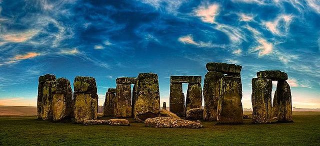 XVI, renacer cultural