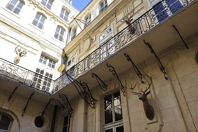 La restauració del pati dels Cérvol i la sala dels banys de Maria Antonieta