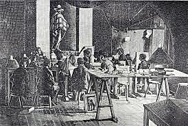 Se abrió una escuela para artesanos para niñas donde aprenderían telegrafía, relojería, platería, zapatería y corte y confección