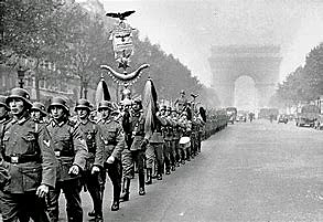 Hitler entra en Paris