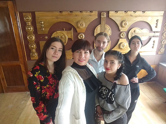 І курс група 13