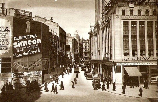 Invención de las primeras agencias publicitarias