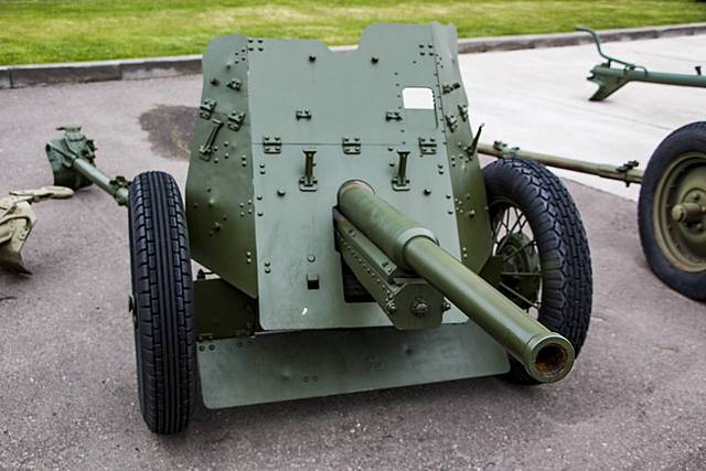 Начат выпсук пушек на Мотовилихинском заводе