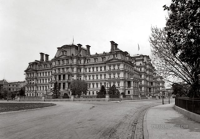 DEFENSA SE REÚNE PARA DELIBERAR