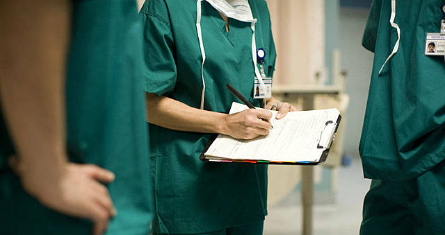 El gobierno expide decreto para fortalecer los servicios de salud