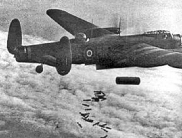 De geallieerden bevrijden de concentratiekampen waar nog maar weinig overlevenden zijn.