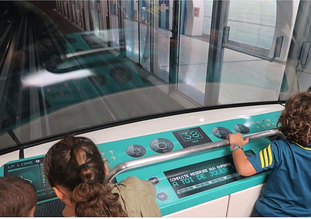 Mise en service du métro informatisé sans conducteur Météor (ligne 14 à Paris)