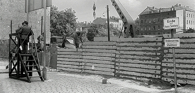 Costruzione del muro di Berlino