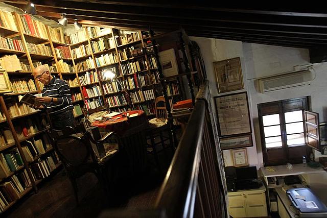 La Caja de Ahorros provincial de Málaga dirigida por Gustavo García  Herrera compra el Archivo Díaz Escovar