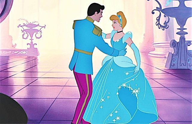 Arrivo al ballo e incontro con il principe