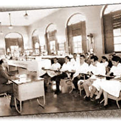 Timeline: FIN DE SIGLO Y DE UN RÉGIMEN.