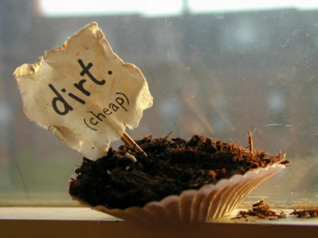 MRS.L EATS DIRT :O