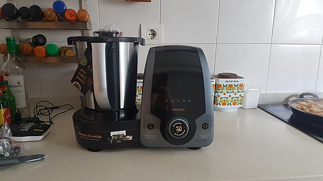 Nire amaren sukaltzen duen robota ailegatu zaio