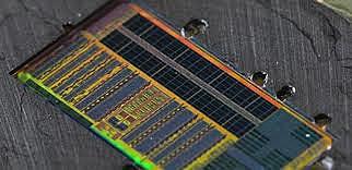 Primer procesador optico