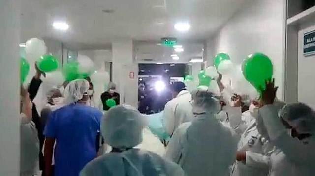 Mujer de 94 años sobrevive al coronavirus en El Alto y comienza rehabilitación