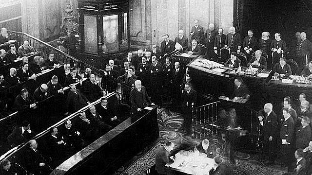 España deja de ser católica.