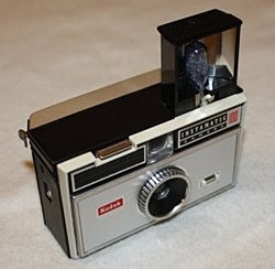 se introduce la serie INSTAMATIC