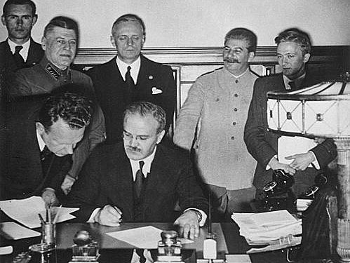 Pacto Ribbentrop-Mólotov
