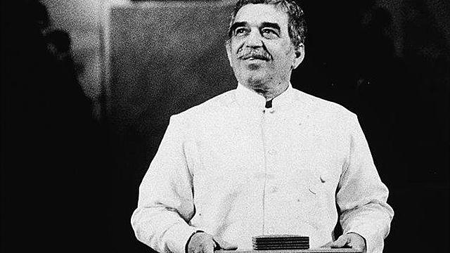 Gabriel Garcia Marquez, Sto let samote: - kronika družine Buendia (6 rodov) - magični realizem: naravno in nadnaravno - mitski (ciklični) čas - mitska tradicija, magični motivi - usode članov se prepletajo z družbenimi spremembami