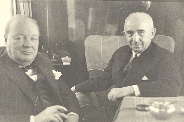 Winston S. Churchill angol miniszterelnök és Şükrü Saracoğlu török miniszterelnök.