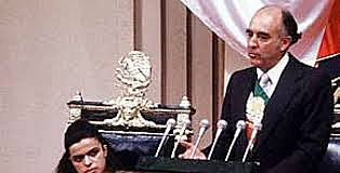 LÓPEZ PORTILLO HABLA ANTE LOS MEDIOS.