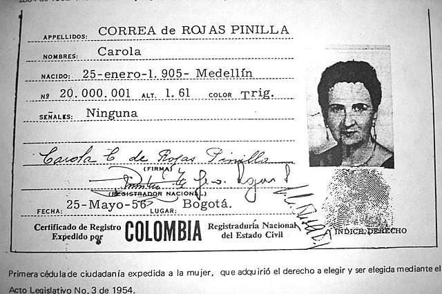 Primera mujer en recibir la cédula de ciudadanía: Carola Correa de Rojas