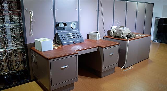 Primera computadora Argentina del Dr Manuel Sadosky.