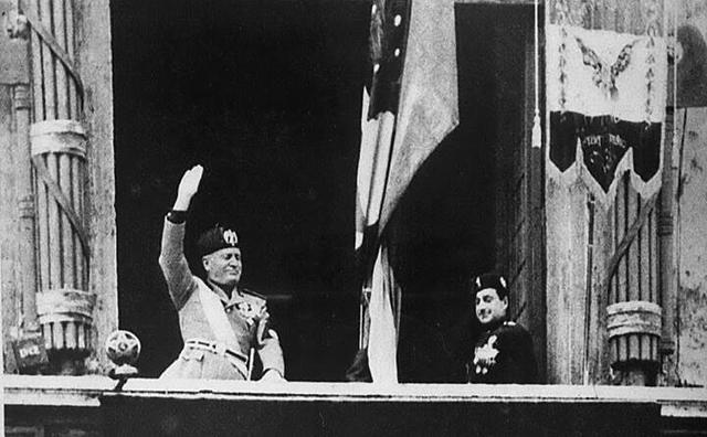 L’Italia entra in guerra e il 21 giugno invade la Francia meridionale.