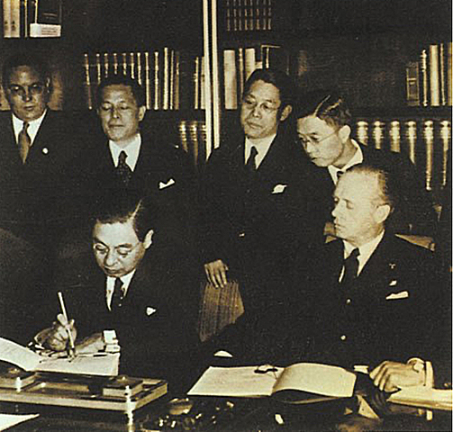 Antikomintern Ituna sinatu zen