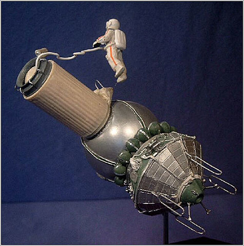 Primer passeig espacial realitzat per Aleksei Leónov