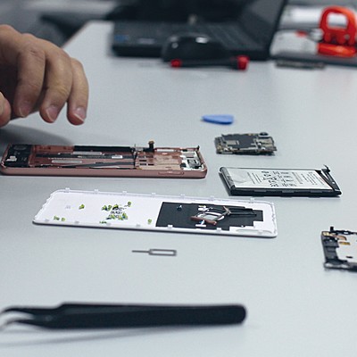 Timeline: LA VIDA D'UN MÒBIL DE DES CERO