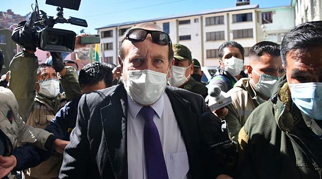 Navajas declara en la Felcc por caso respiradores