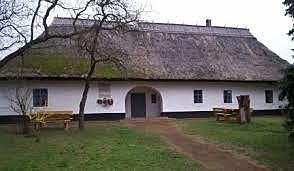 Hazatér a családi birtrokra, Álmosdon majd Csekén tartózkodik