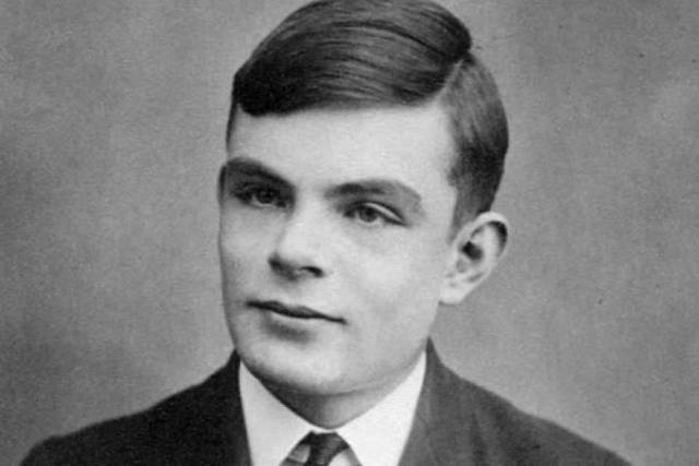 Alan Turing sviluppa l'idea di computer