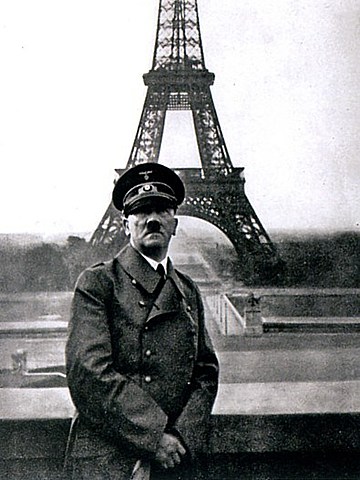 la Francia viene  occupata e divisa dai Nazisti.