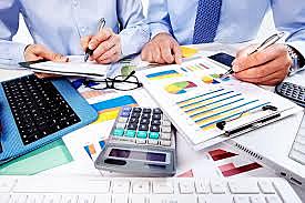 Se establece la carrera de contador de comercio.