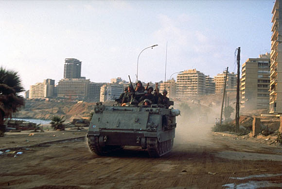 Israel invade Líbano