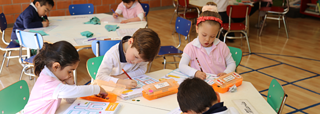 4-7 años Tener a alguien cerca aunque no fuera de familia