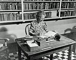 Mediados del Siglo XX, Servicio de referencia se afianza y adquiere nuevas características.